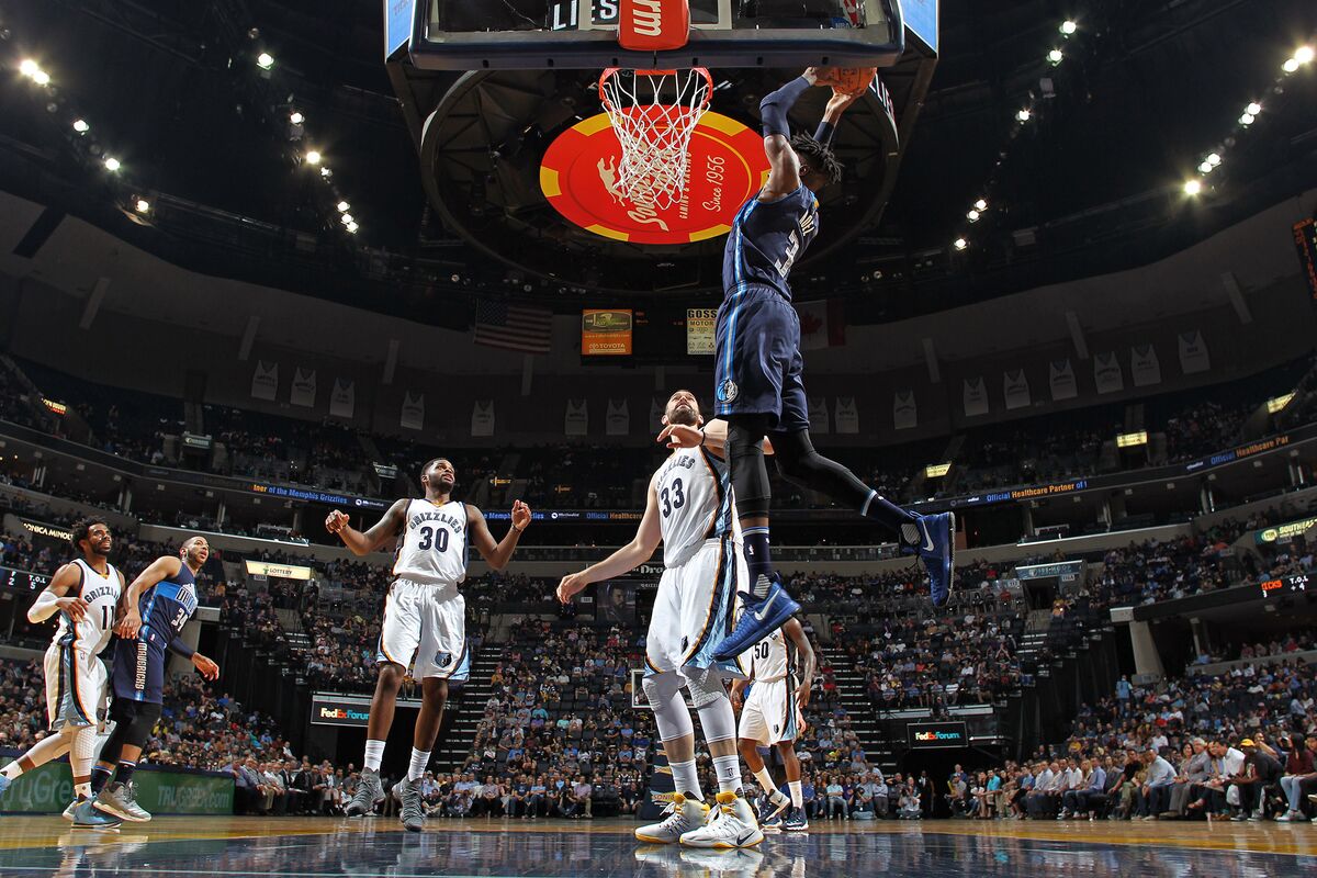 Mark Cuban Says Mavericks to Accept Cryptocurrencies Next Year - Bloomberg