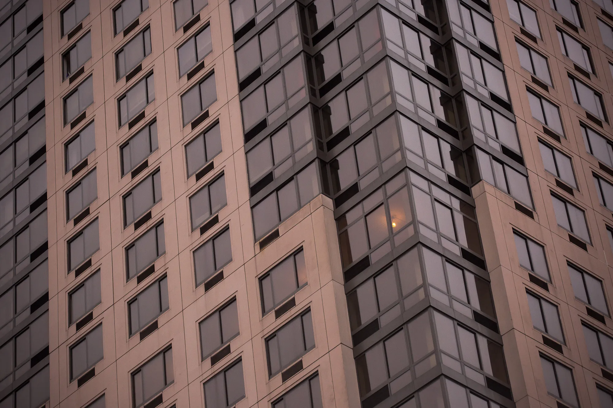 Manhattan Builder Rushing to Sell Condos at Less Than $3 Million