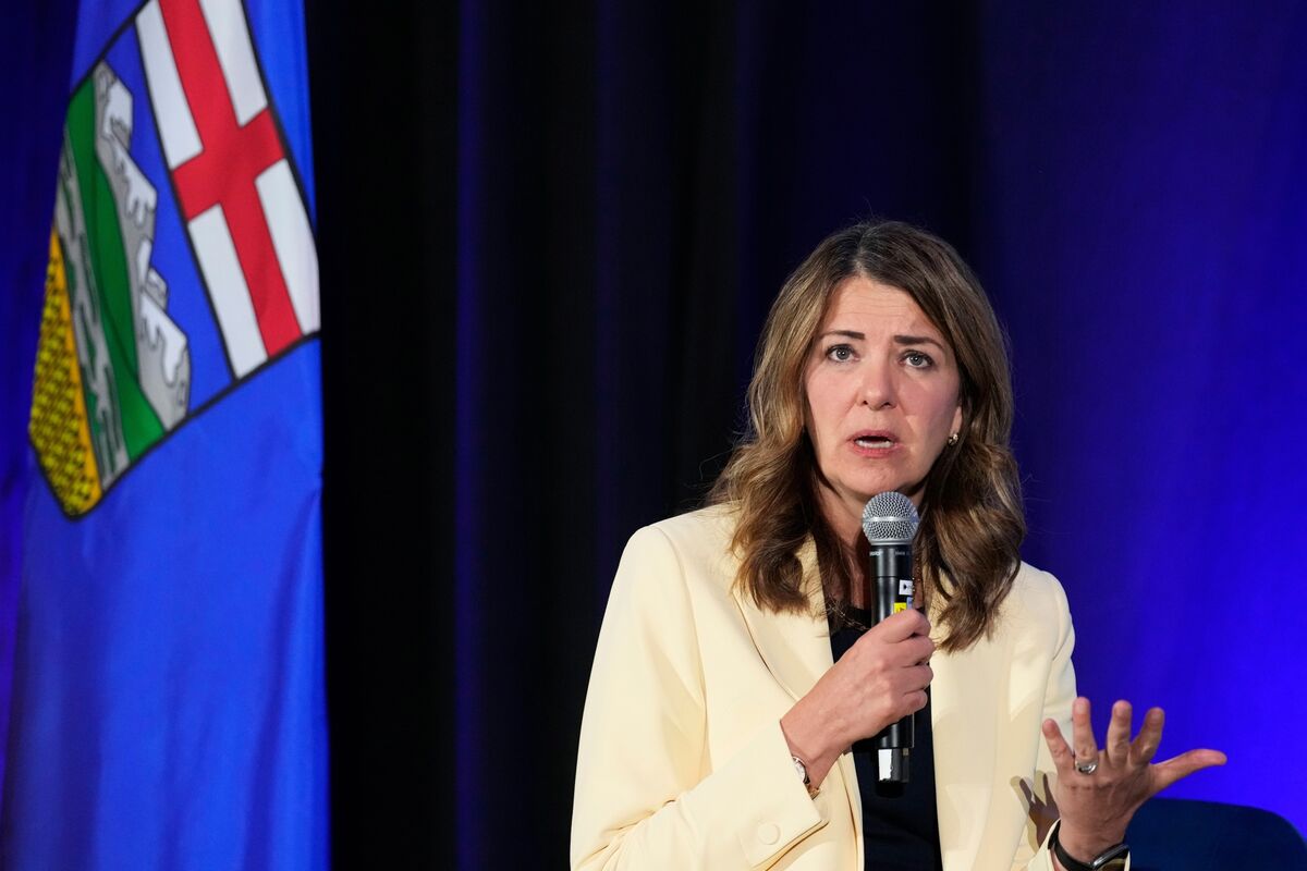 Alberta Premier Stakes Political Future on Canada Secession Vote