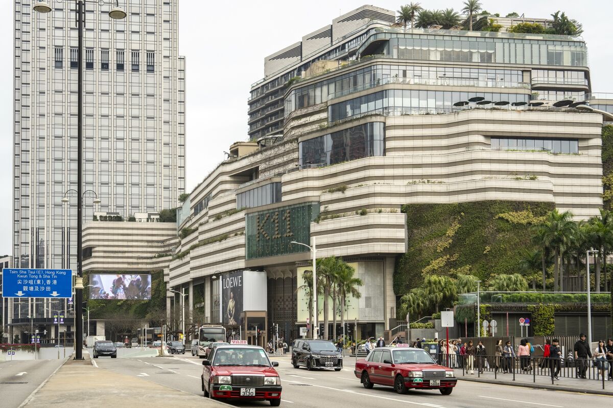 Tài trợ của New World trở lại tâm điểm khi hạn chót vay nợ đến gần