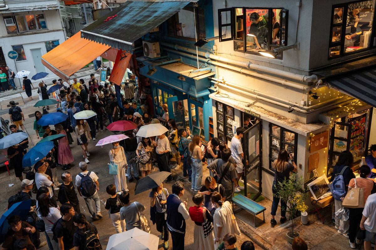 Hong Kong’s Bookshops Are Refusing to Go Quietly