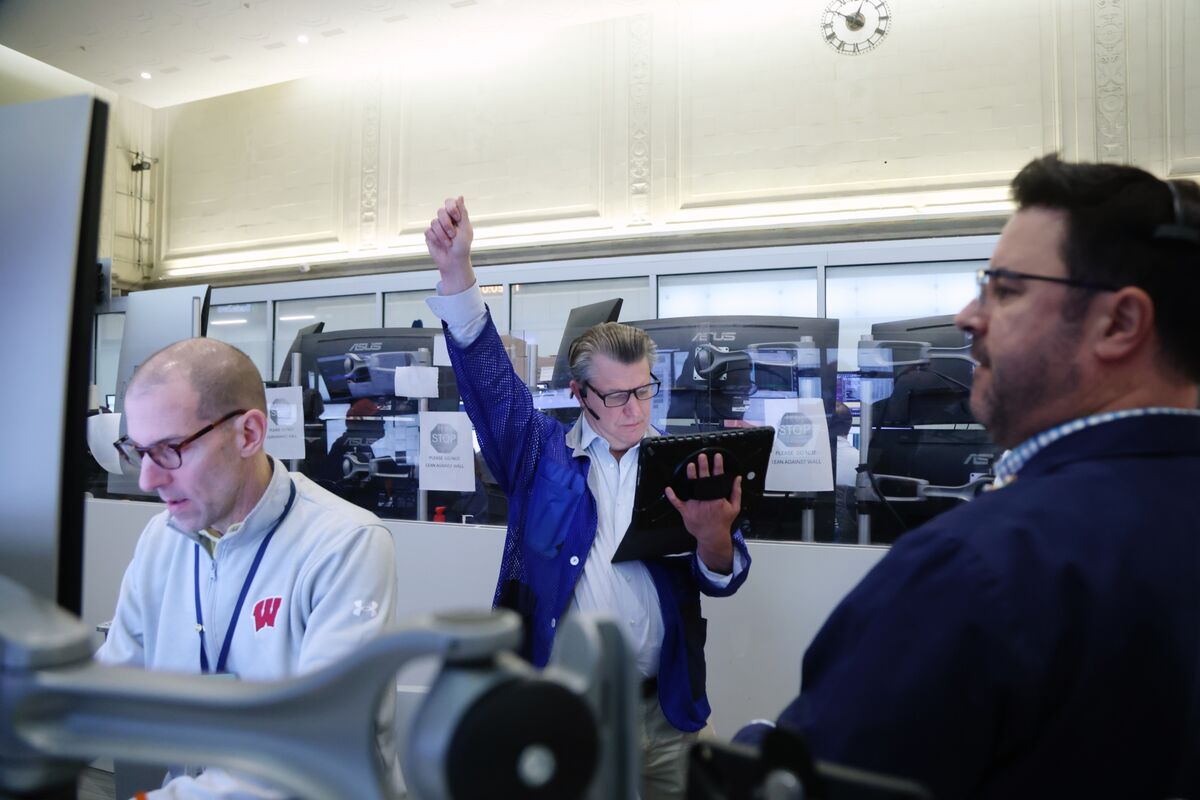 Bond Investors Suddenly Are More Focused on Growth Than Inflation