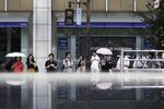 Advance in Japanese Stocks Loses Steam as Trade Concerns Linger