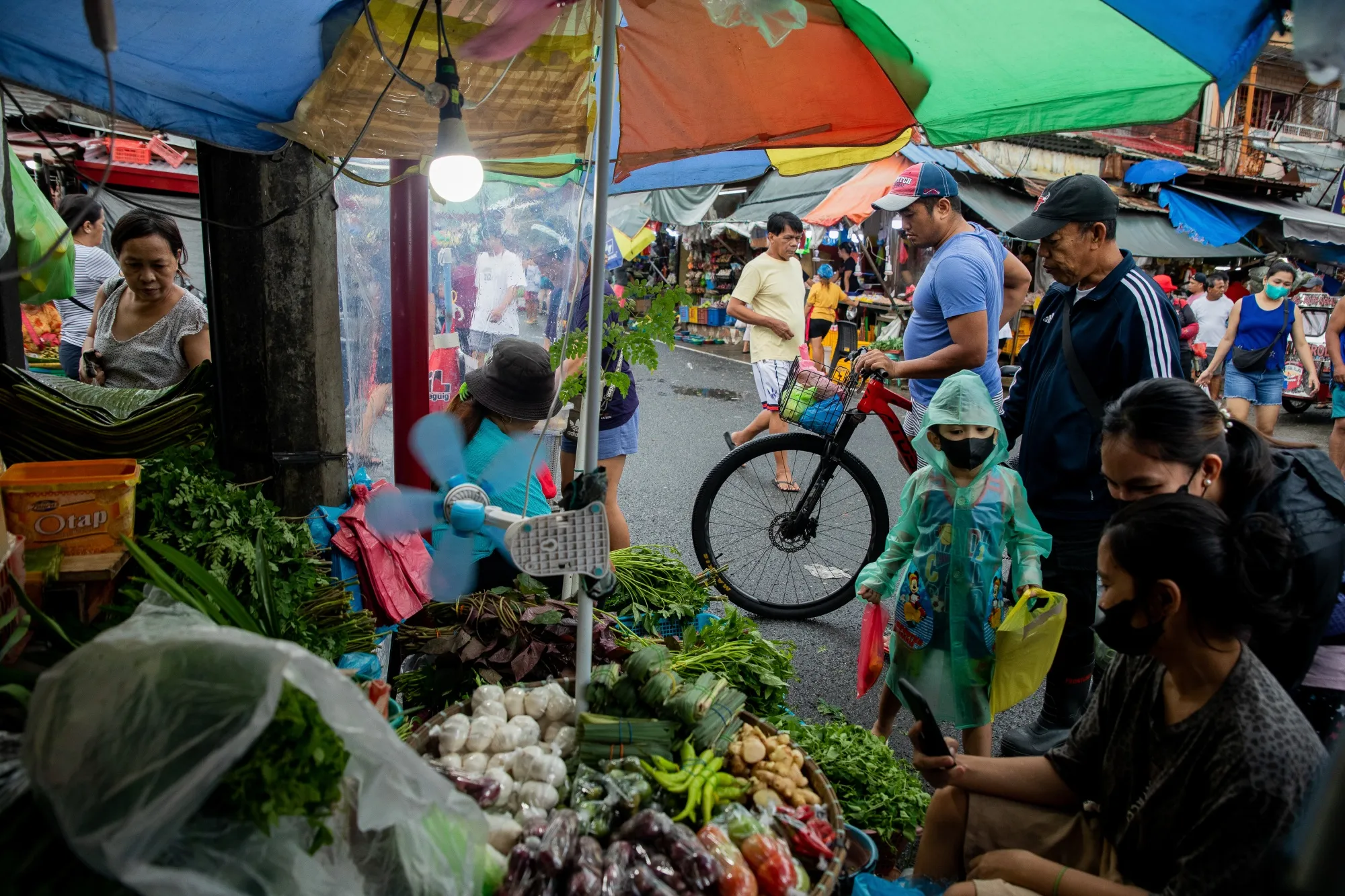 Shoppers at a street market in Taguig City.