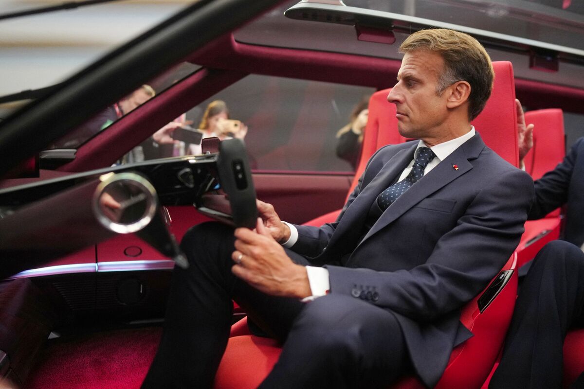 bloomberg.com - Ania Nussbaum - Macron Sees Imminent Agreement With Berlin to Shield EU Autos