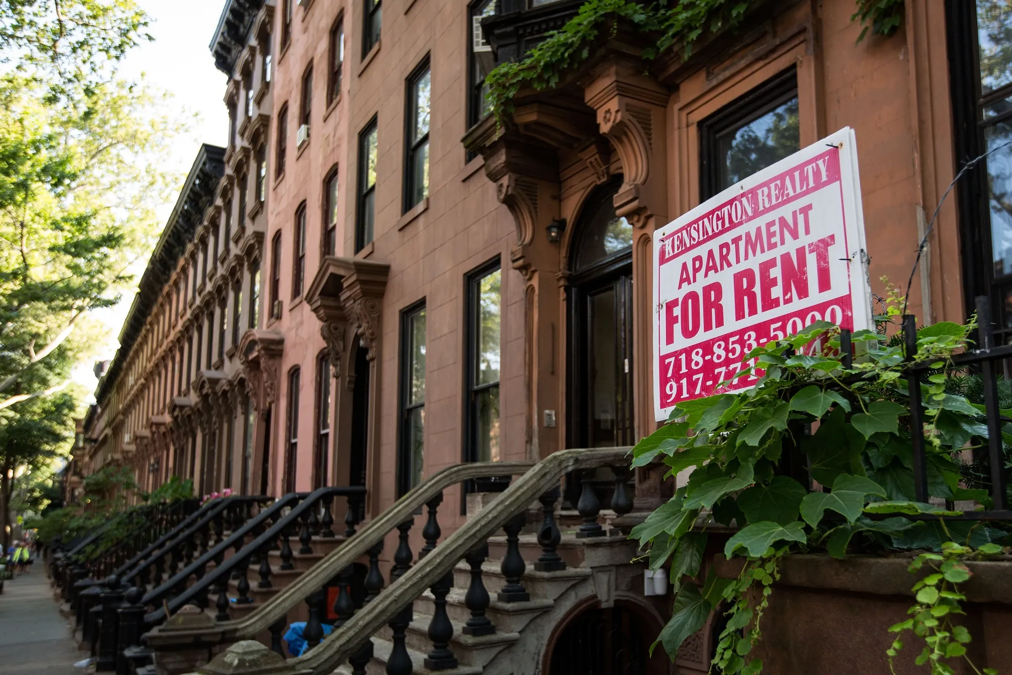 A sign advertises an apartment for rent in&nbsp;New York City.&nbsp;