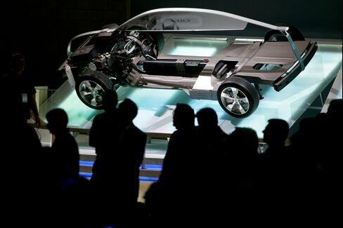 GM Volt Supply Poised to Surge in Race With Nissan’s Leaf