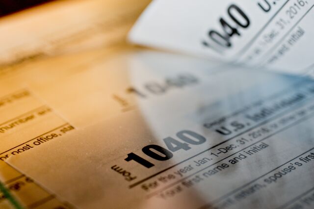 Taxpayers get 1-day extension due to IRS glitch Taxpayers get 1-day extension due to IRS glitch