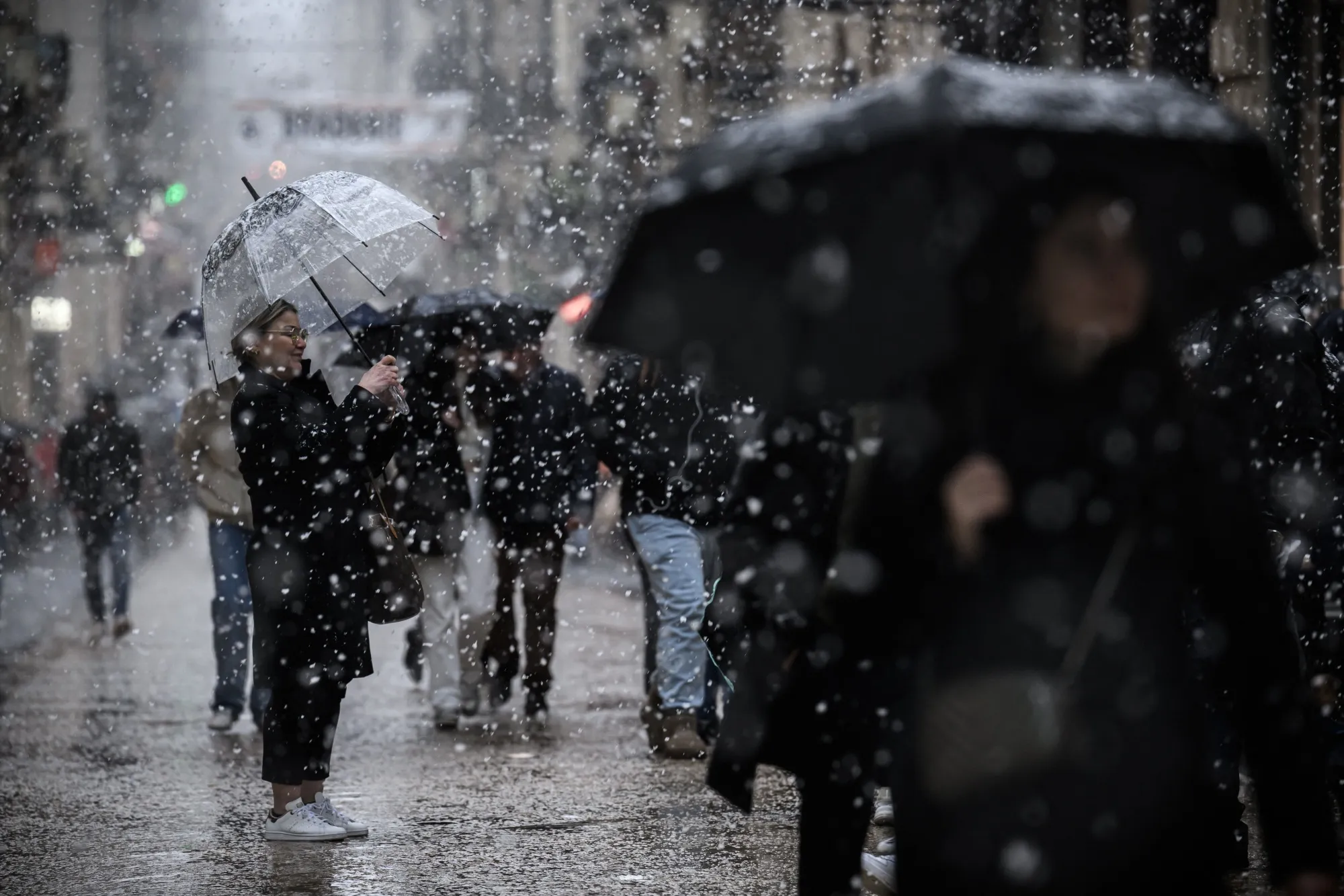 Paris will be 5.5 degrees Celsius colder than the norm at the weekend.