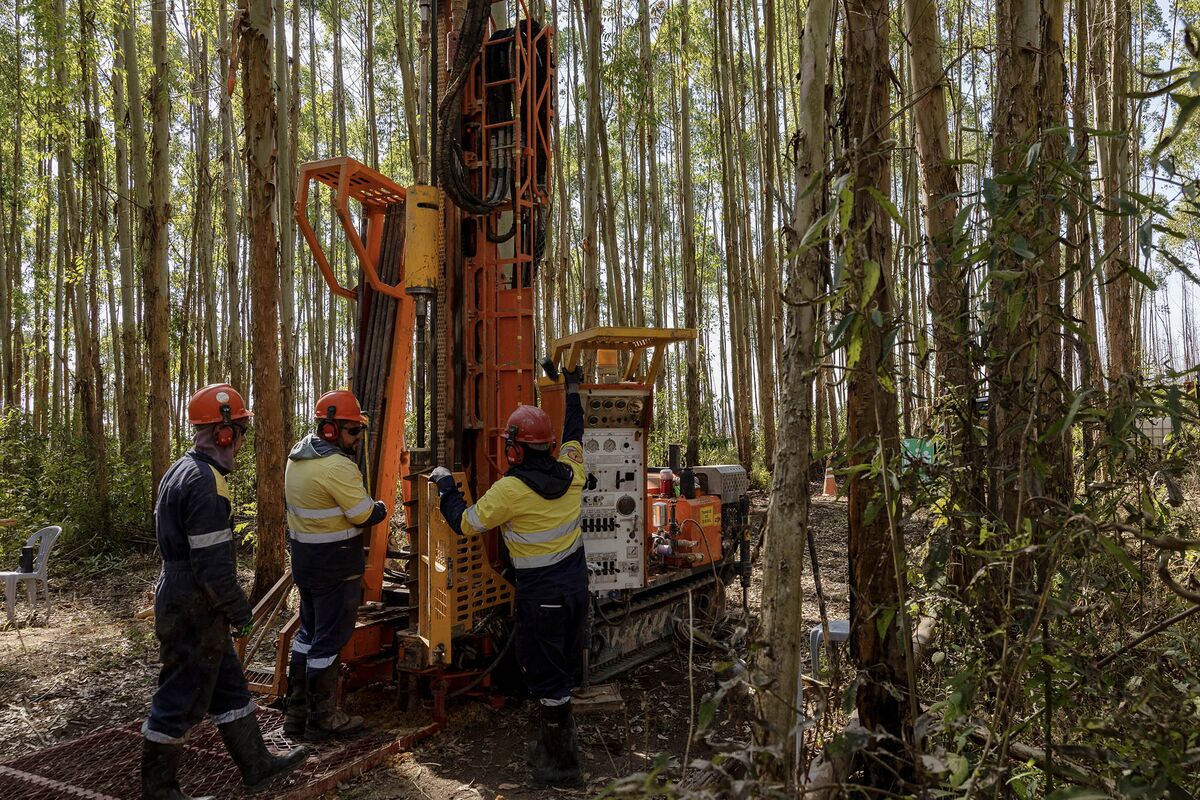 Brazil Rare-Earth Ambitions Clash With Strained Mi