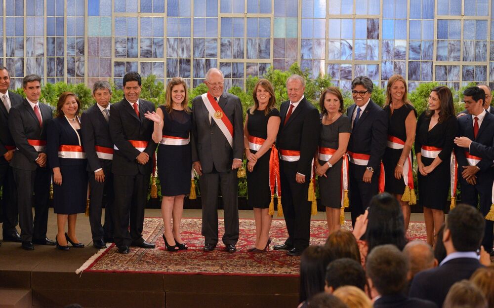 Peru President Reshuffles Cabinet To Stem Political Crisis Bloomberg