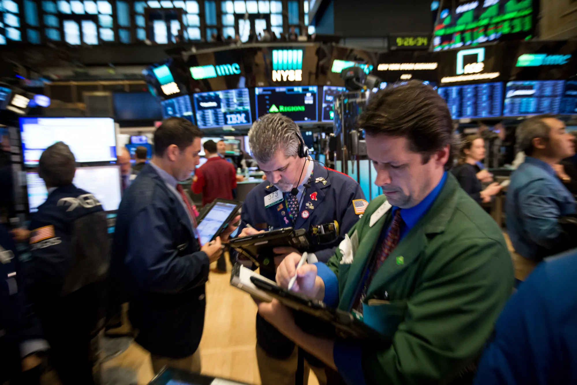 Trading On The Floor Of The NYSE As Stocks Drop While Investors Turn on Banks 