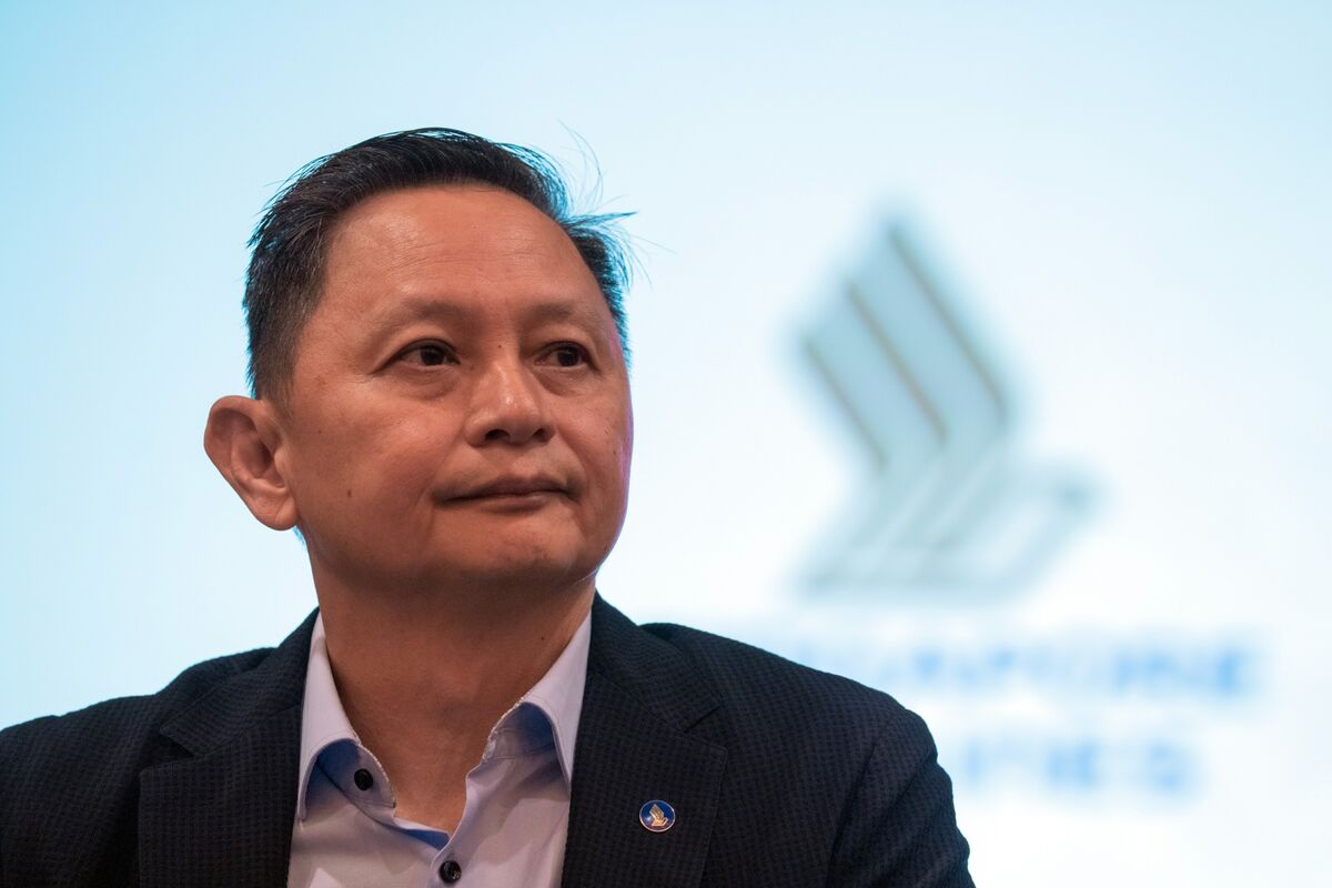 bloomberg.com - Andrea Tan - Singapore Airlines CEO's Pay Package Jumps 38% to $7.5 Million