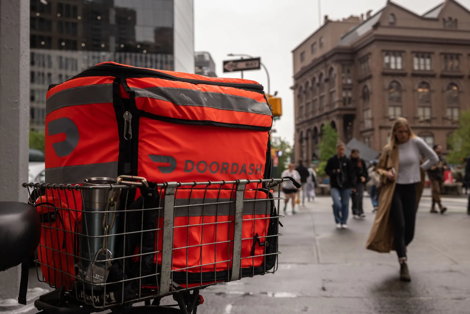 A bicycle with a DoorDash bag in New York.