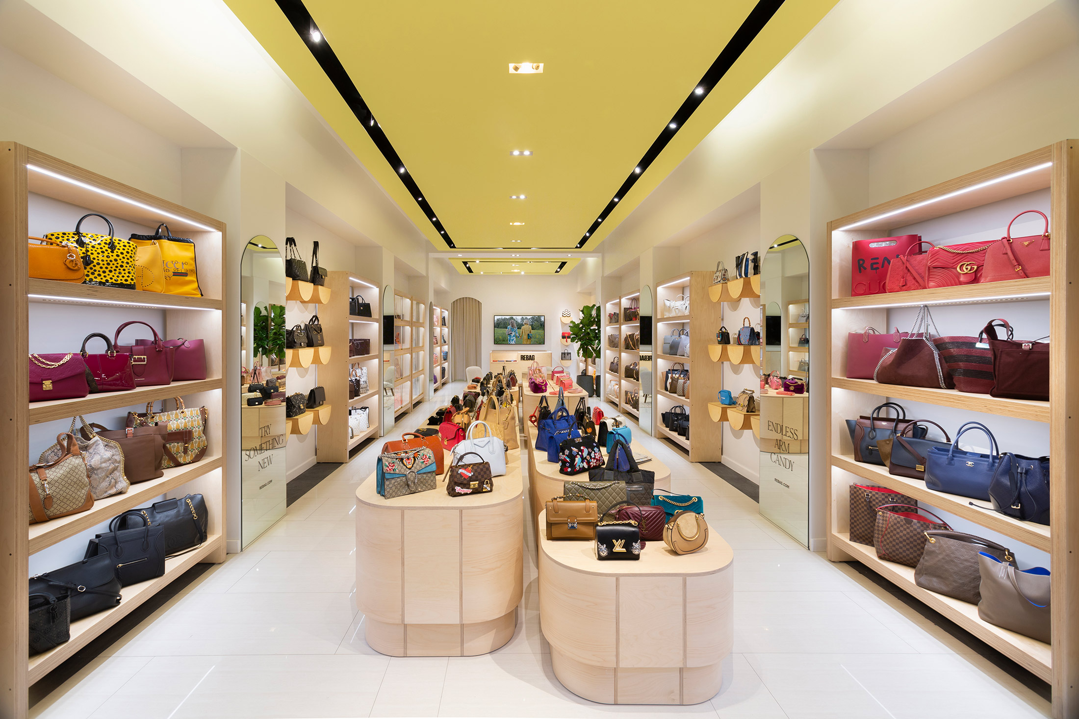 Louis Vuitton Flagship Store Stock Photo - Download Image Now - Louis  Vuitton - Designer Label, Luxury, Retail - iStock