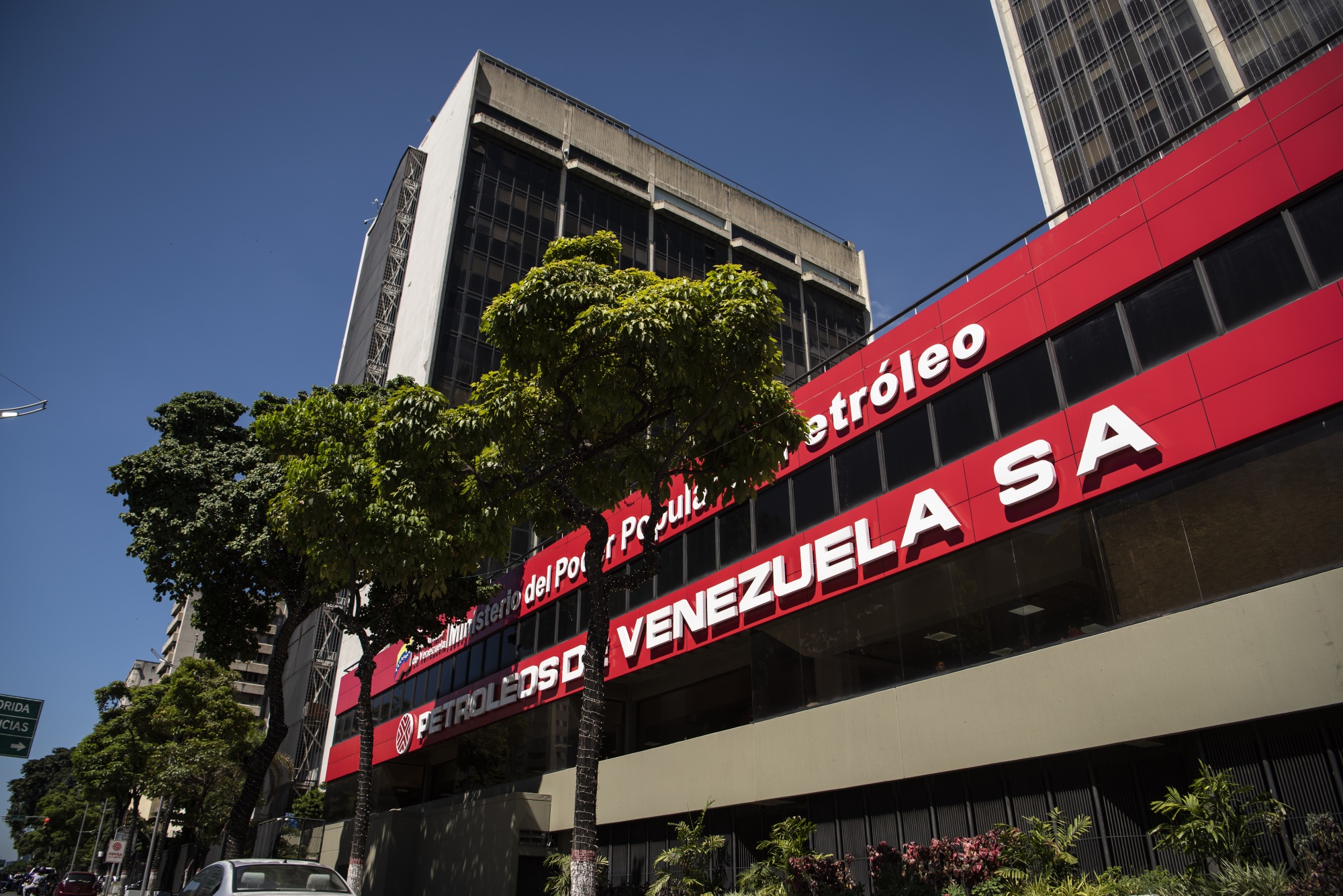 Traders Move Into Venezuela Oil Bonds as Presidential Vote Nears - Bloomberg