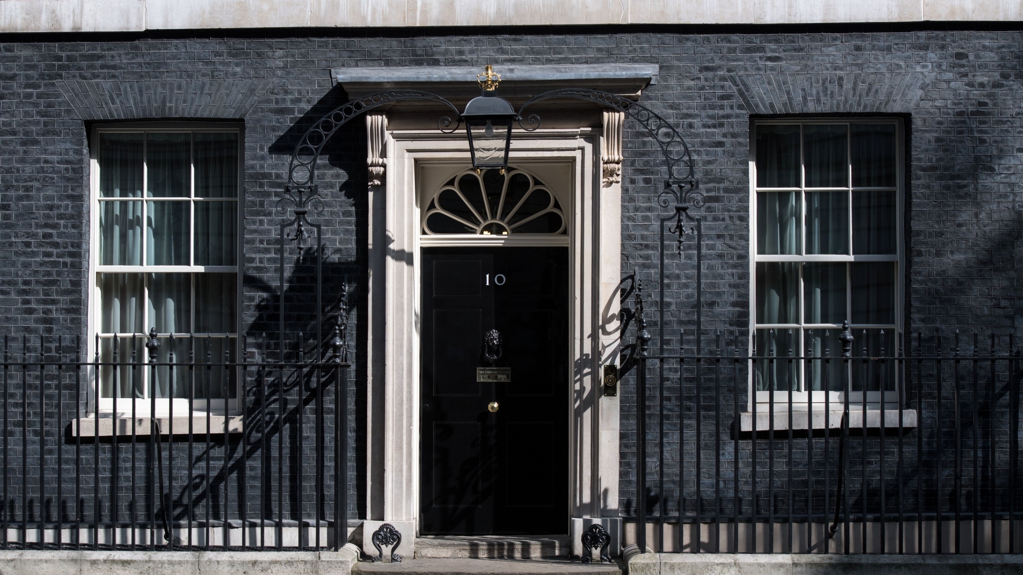 Who Are the Front Runners to Replace Truss as UK PM?