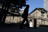 U.S., Japan, Australia Bonds Tumble as Central Banks Fuel Growth
