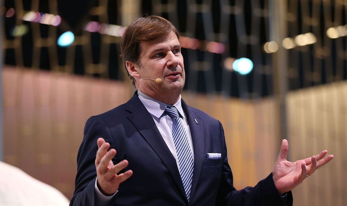 ford-coo-spends-almost-entire-salary-buying-1-million-in-stock-bloomberg