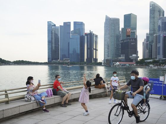 Singapore Confronts the Division and Fear That Come From Living With Covid