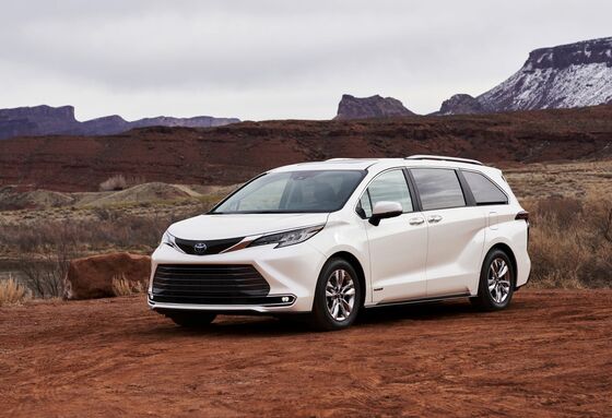 Toyota Models Go Hybrid-Only in Spite of Cheap U.S. Pump Prices