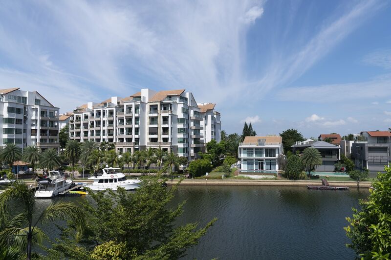 relates to 超富裕層を魅惑するシンガポール、アジア全土から不動産にマネー殺到