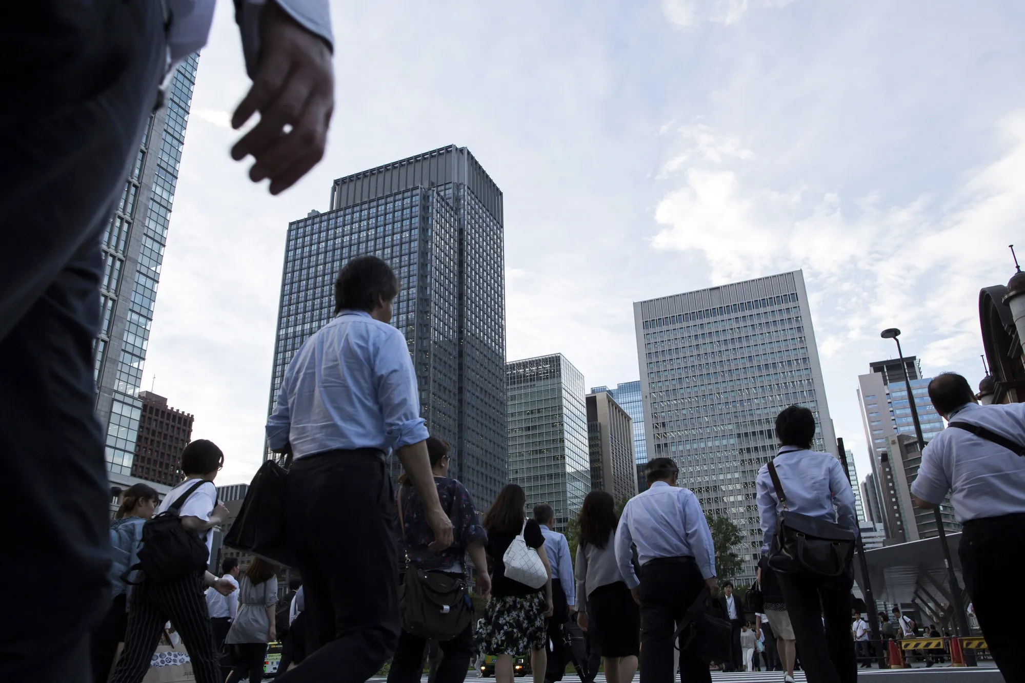 Commuters&nbsp;in the central business district of Tokyo in 2018.