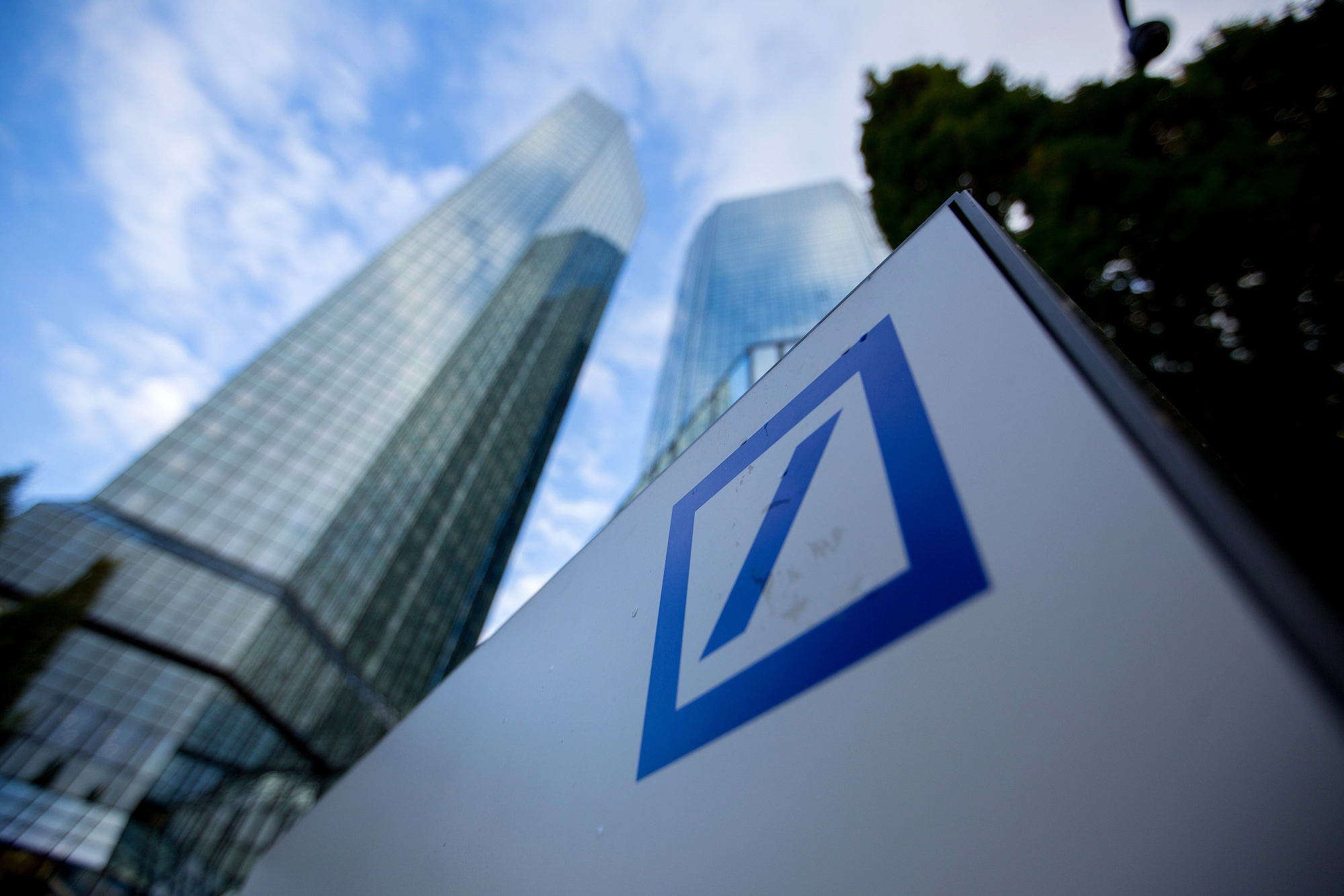Deutsche Bank AG лого. Германский капитал. Центральный офис Дойче банк. Дойче банк парк. Think bank