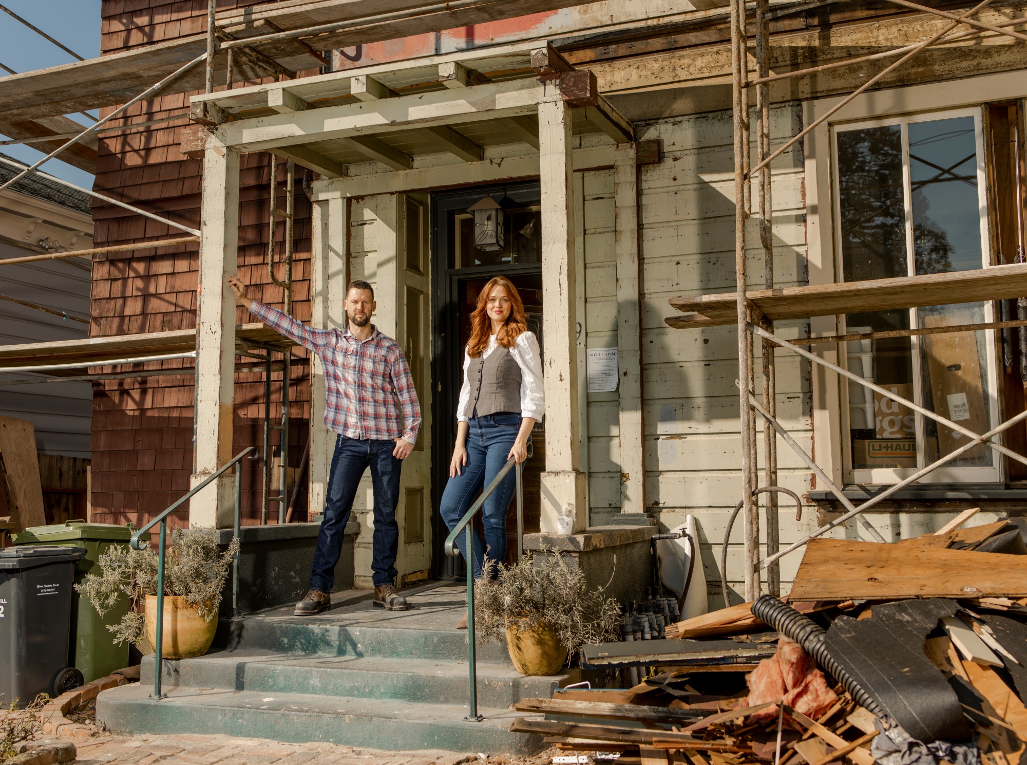 Should I Buy a Fixer-Upper? HGTV, Hot Markets Have Buyers Picking Risker  Homes - Bloomberg