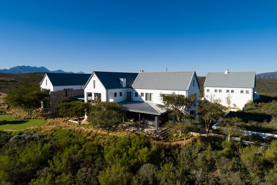 A 1,200-Acre South African Nature Preserve Offers Safari Living