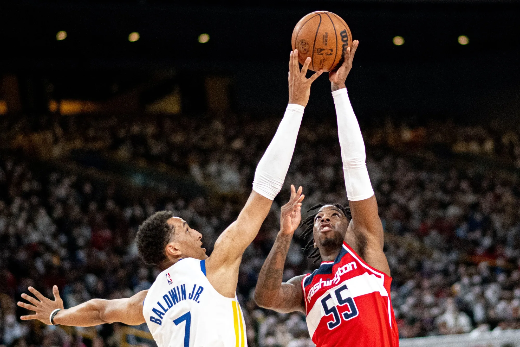 The Golden State Warriors and the Washington Wizards during a game.