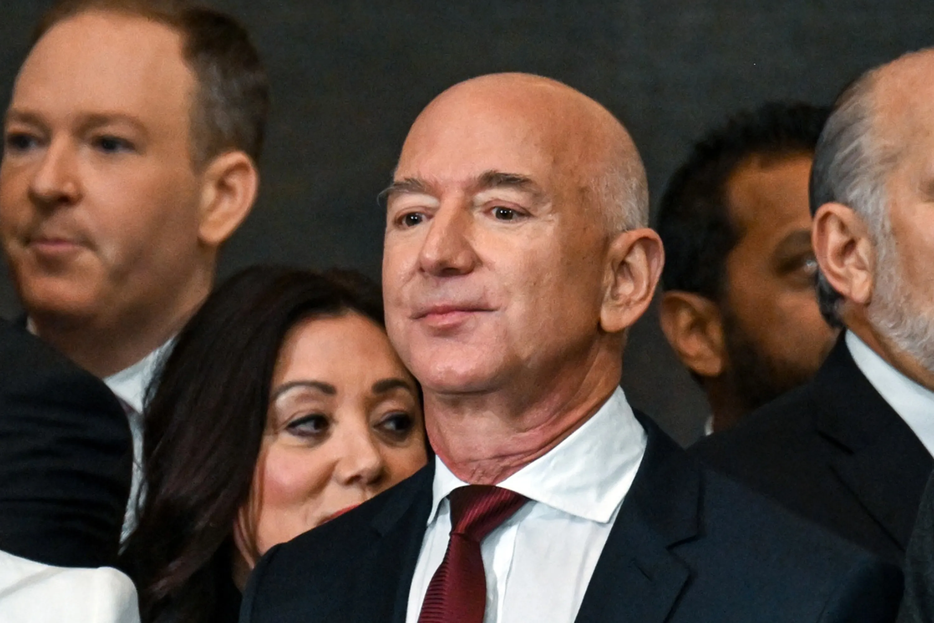 Bezos venderá 25 millones de acciones de Amazon por US$4.800 millones -  Bloomberg