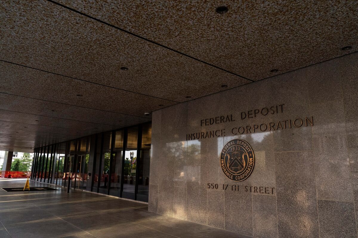 FDIC Streamlines Path for Banks to Take on Some Crypto Business - Bloomberg