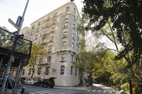 Manhattan Apartment Hunters Face Record Rents and Bidding Wars