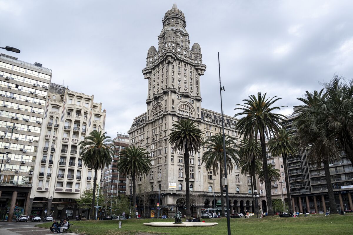 bloomberg.com - Ken Parks - Uruguay's Push to De-Dollarize Boosted by New Money Market Funds