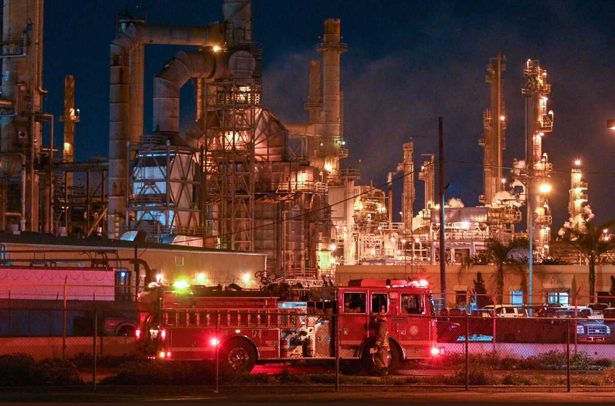 Los Angeles Oil Refinery Fire: Phillips 66 Gas At Risk - Bloomberg