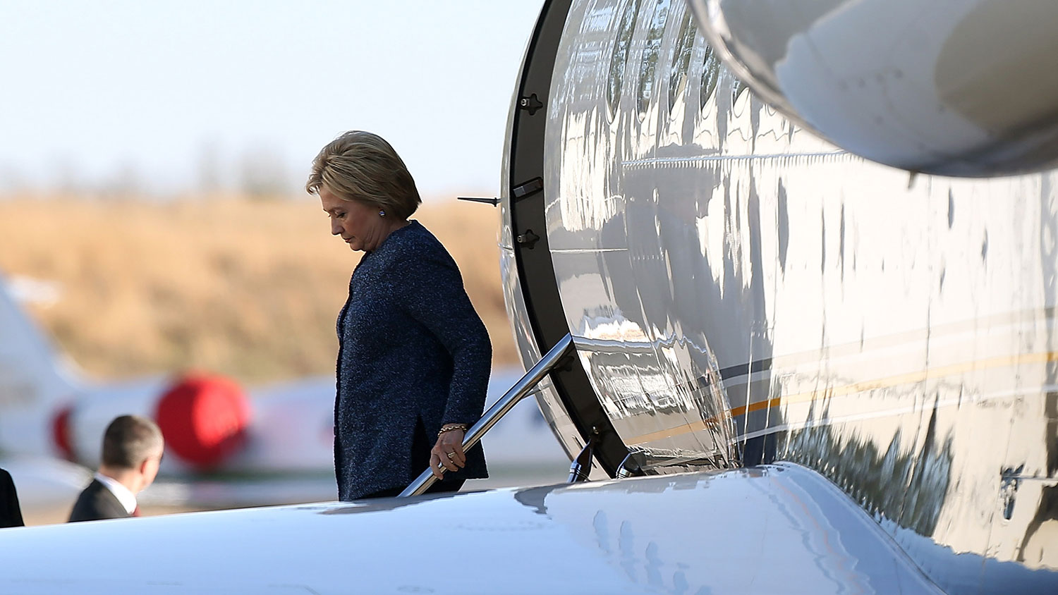 Clinton Regains Air of Inevitability With South Carolina Win Bloomberg