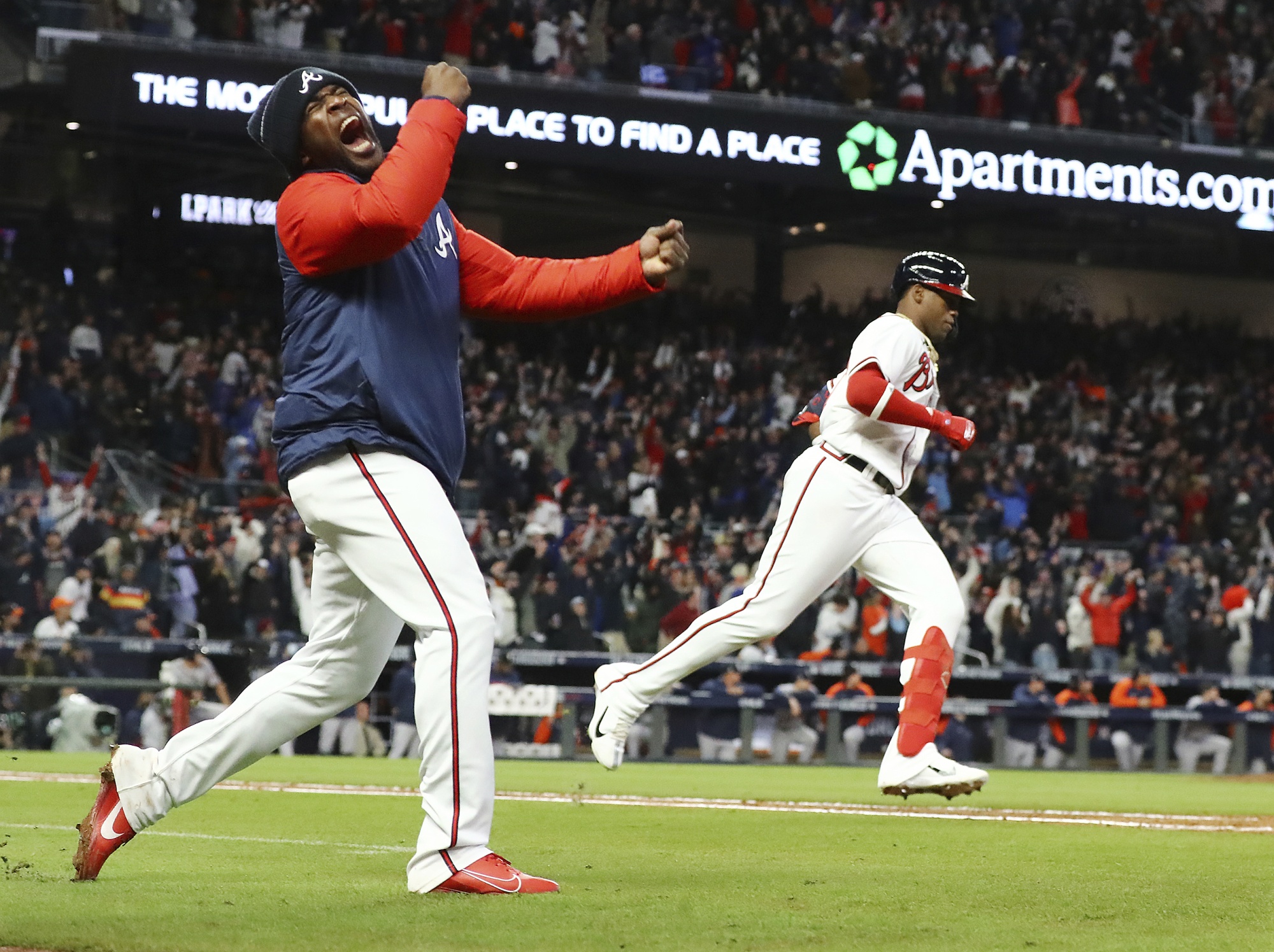 Unlikely Hero, 2 HRs Carry Braves to Brink of Series Title - Bloomberg