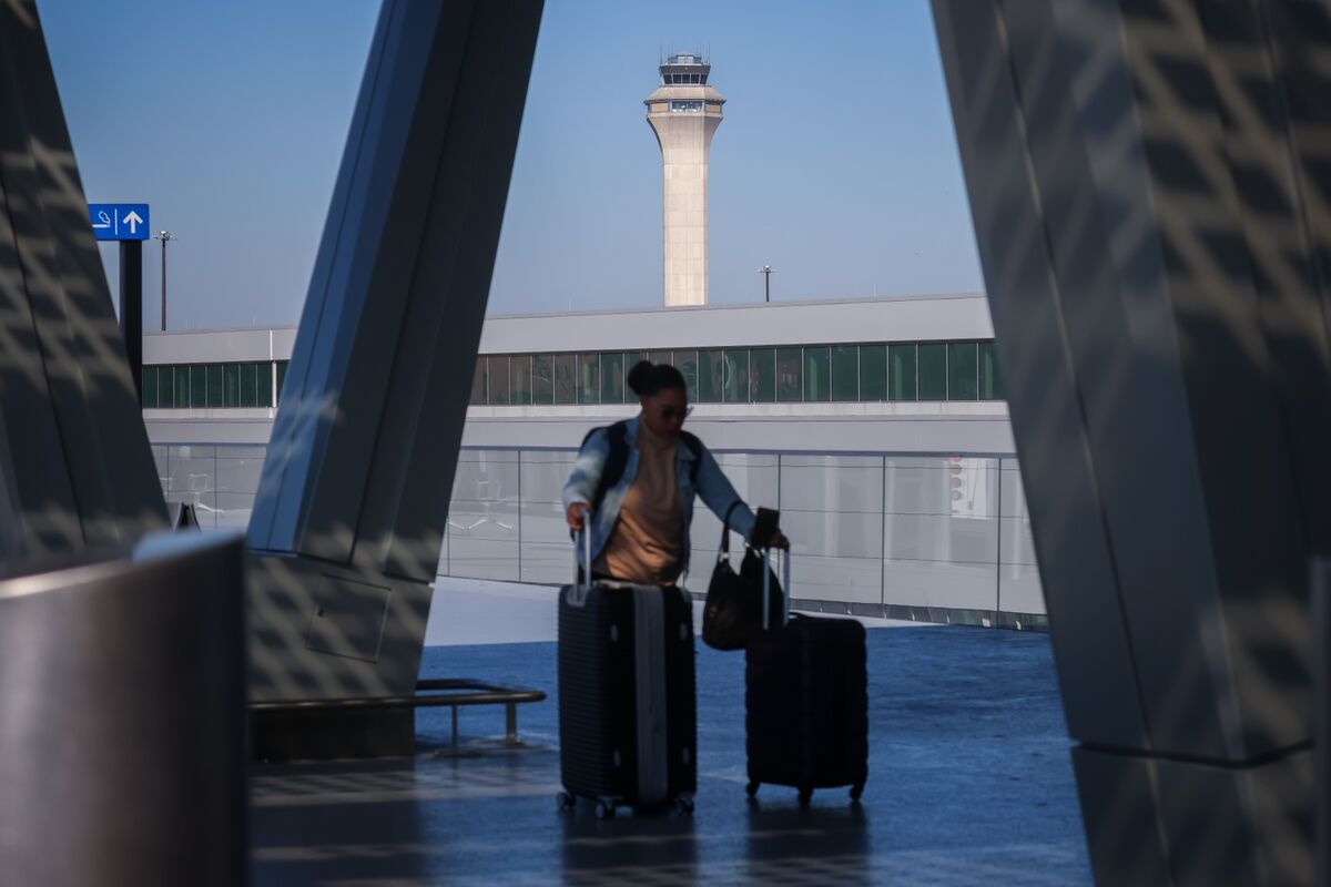Air Travel Disruptions Add Pressure on Congress for Shutdown Deal