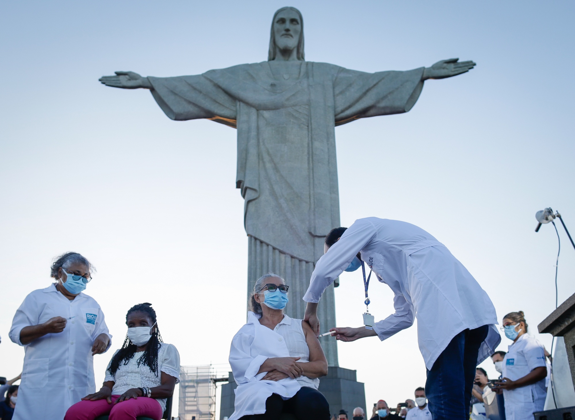Brazil S Vaccination Drive Finally Begins But Risks Abound Bloomberg