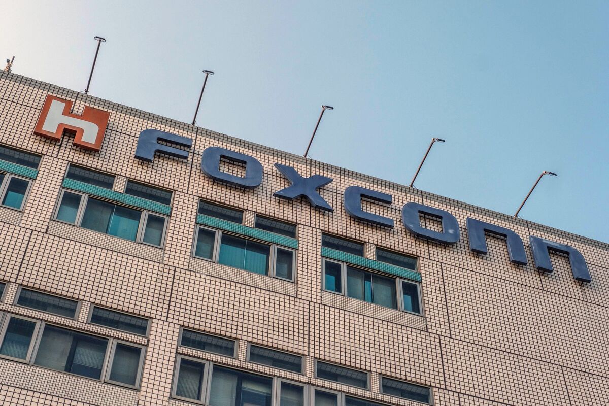 iPhone Maker Foxconn Strikes Pact for Chip Plant in Western India