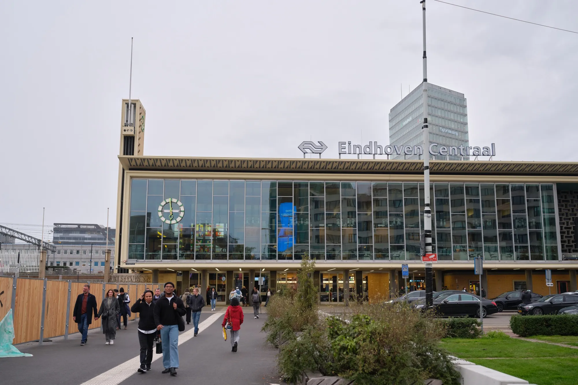 ASML Gears Up For AI Revolution With Huge Expansion - Bloomberg