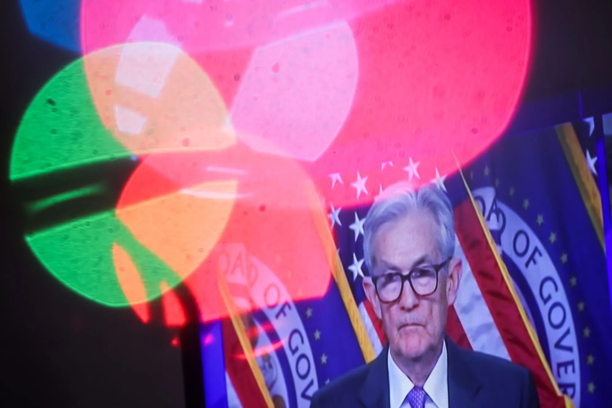 A television station broadcasts Jerome Powell, chairman of the US Federal Reserve.