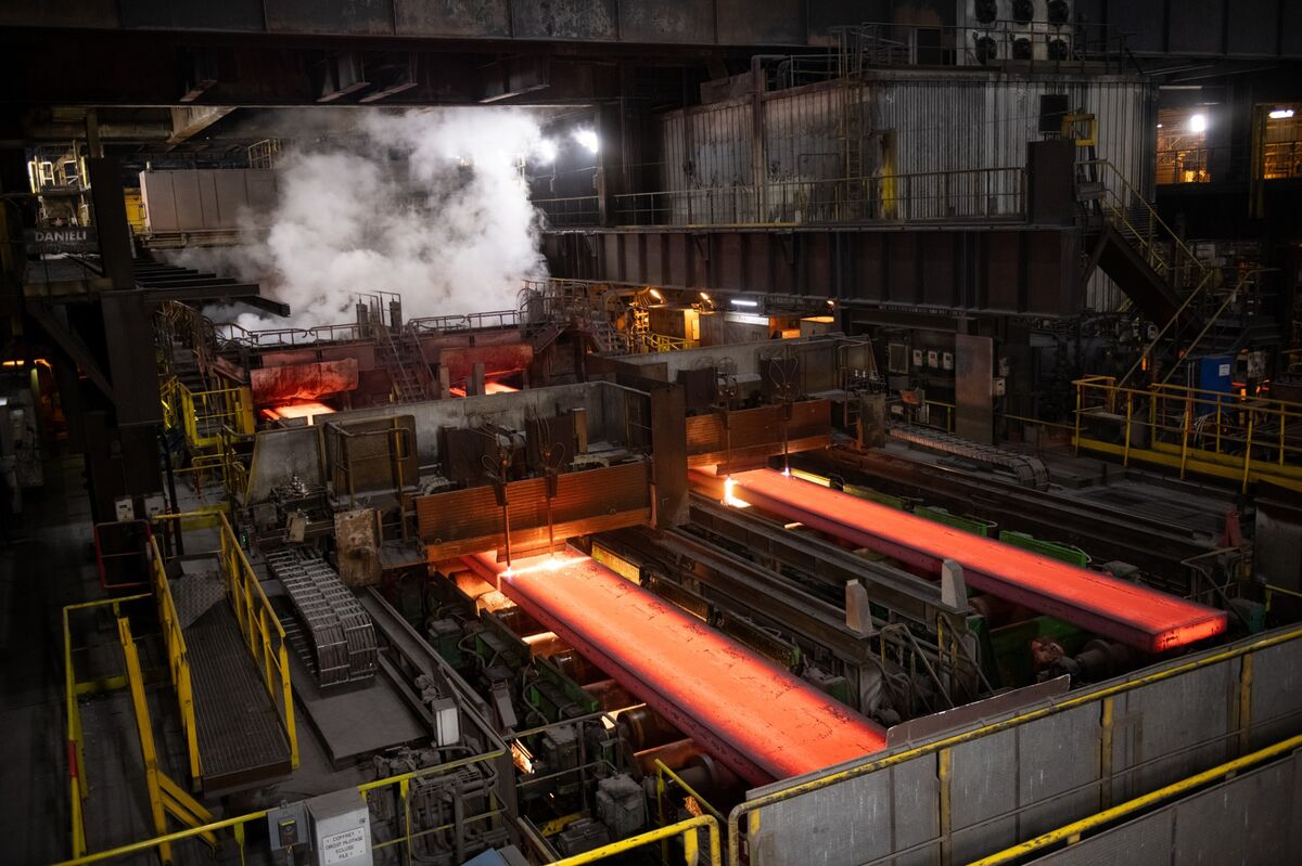 French Industry Output Falls in Another Blemish on Third Quarter