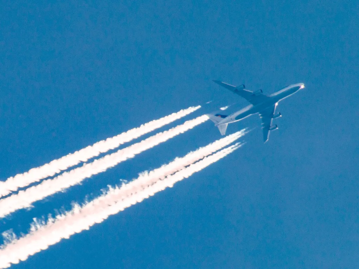 Lufthansa Boeing 747 Overflying