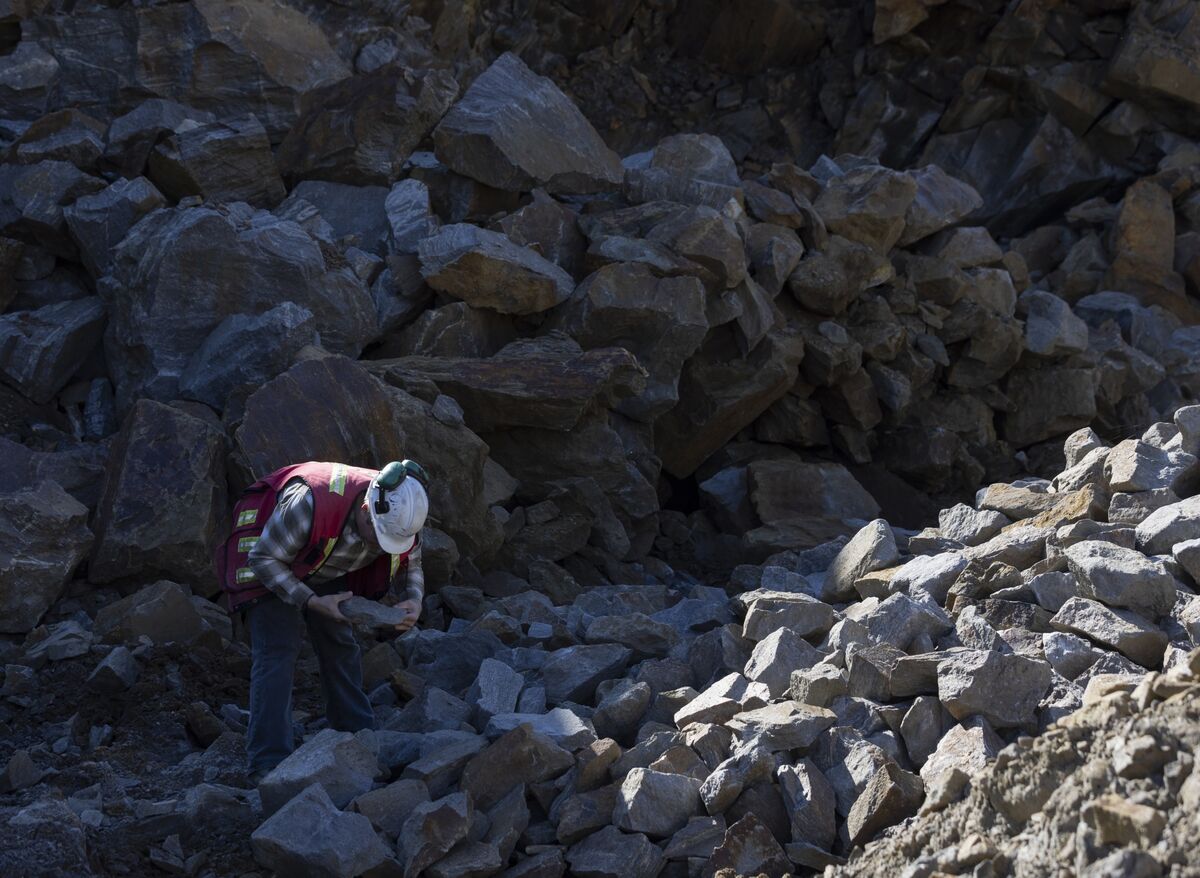 Canada Plans Mining, Rare-Earths Equity Stakes to Combat China