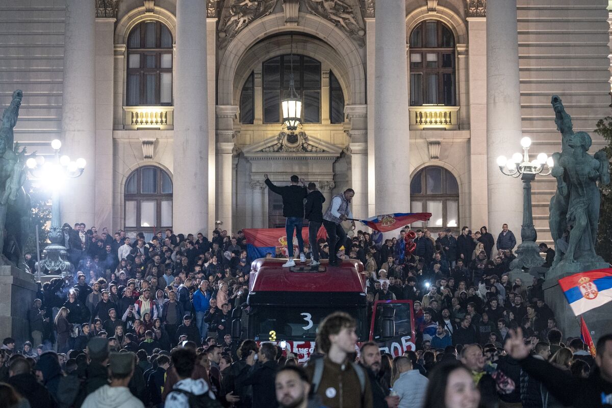 Serbian Politics Enter New Era With Faceless Group Taking Power
