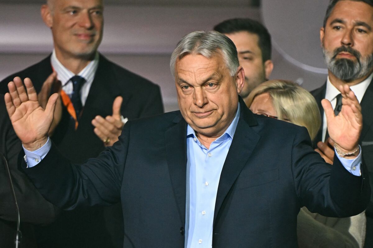 Hungarians Sweep Away Orban After 16 Years in Seismic Vote