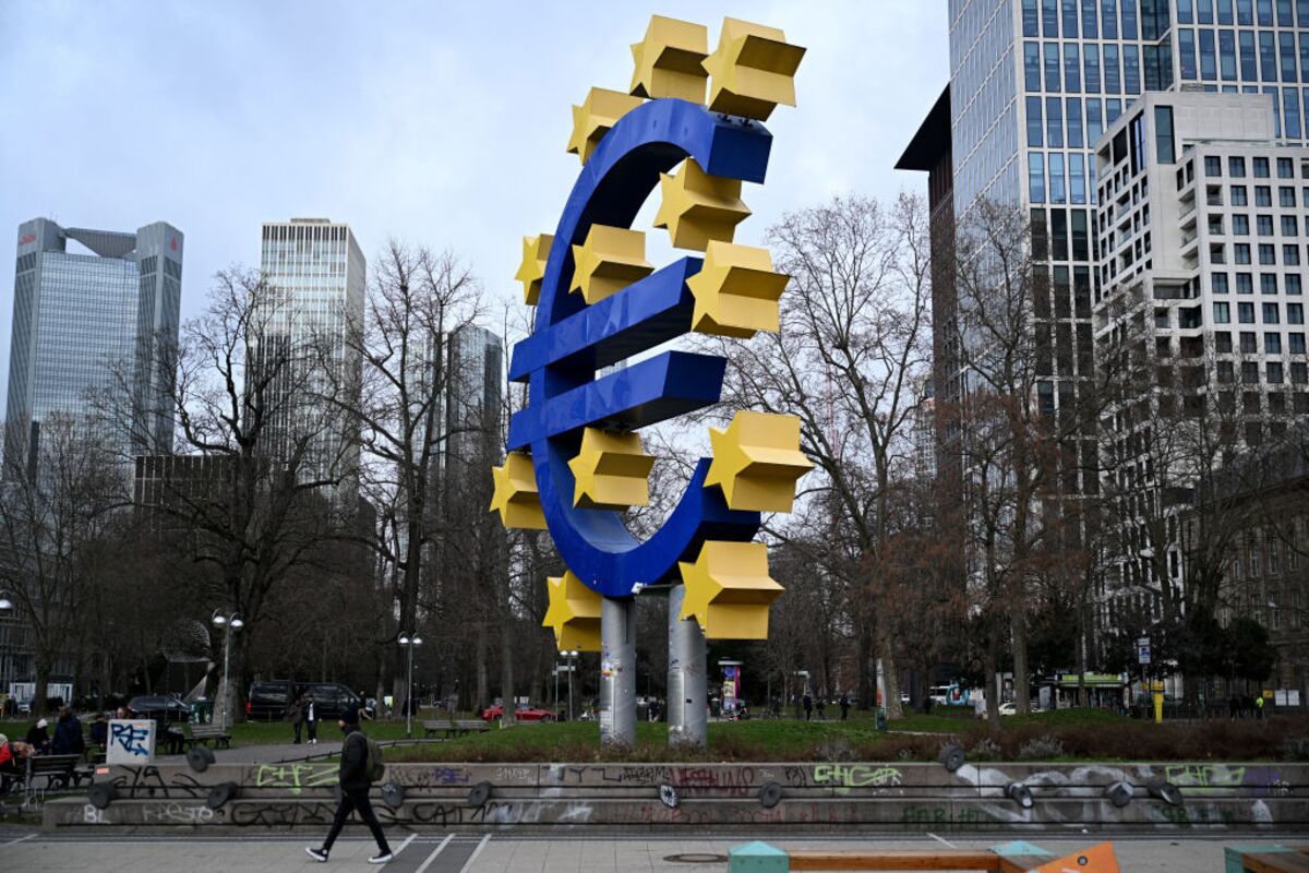 Traders Reduce Bets on ECB Cuts This Year to Less Than One Point
