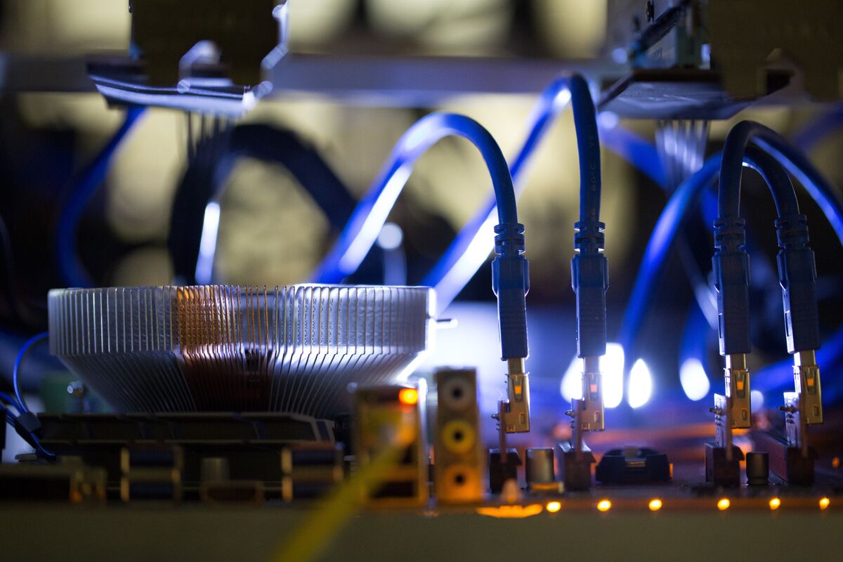 ビットコイン高騰で仮想通貨軒並み高－ライトコインやイーサー最高値 - Bloomberg